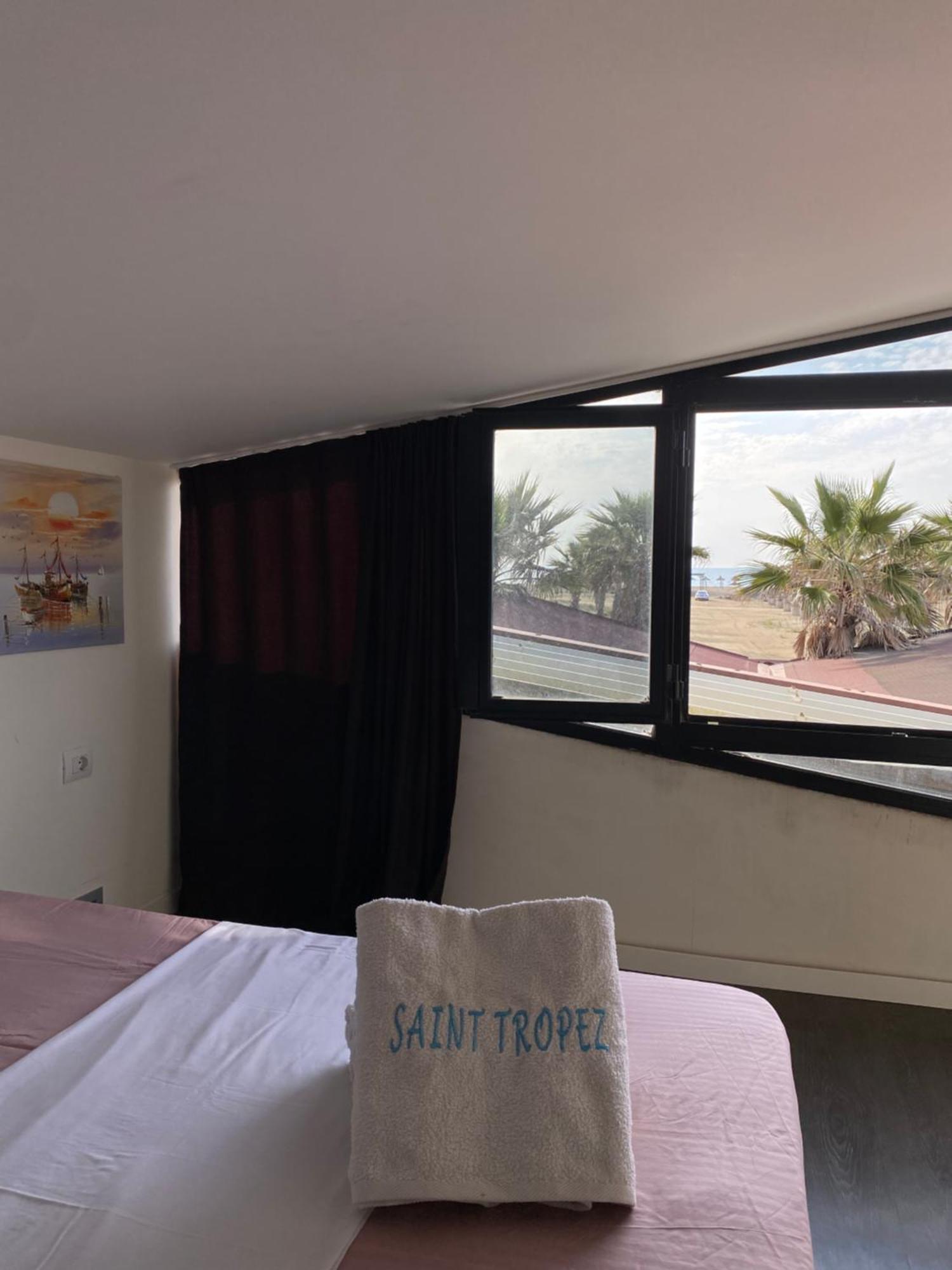 Saint Tropez Durres 호텔 Bisht Kamez 외부 사진