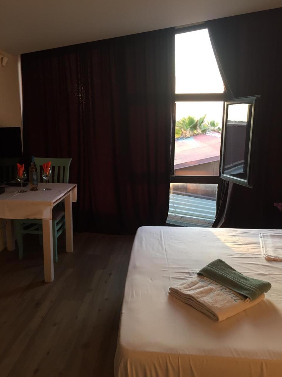 Saint Tropez Durres 호텔 Bisht Kamez 외부 사진