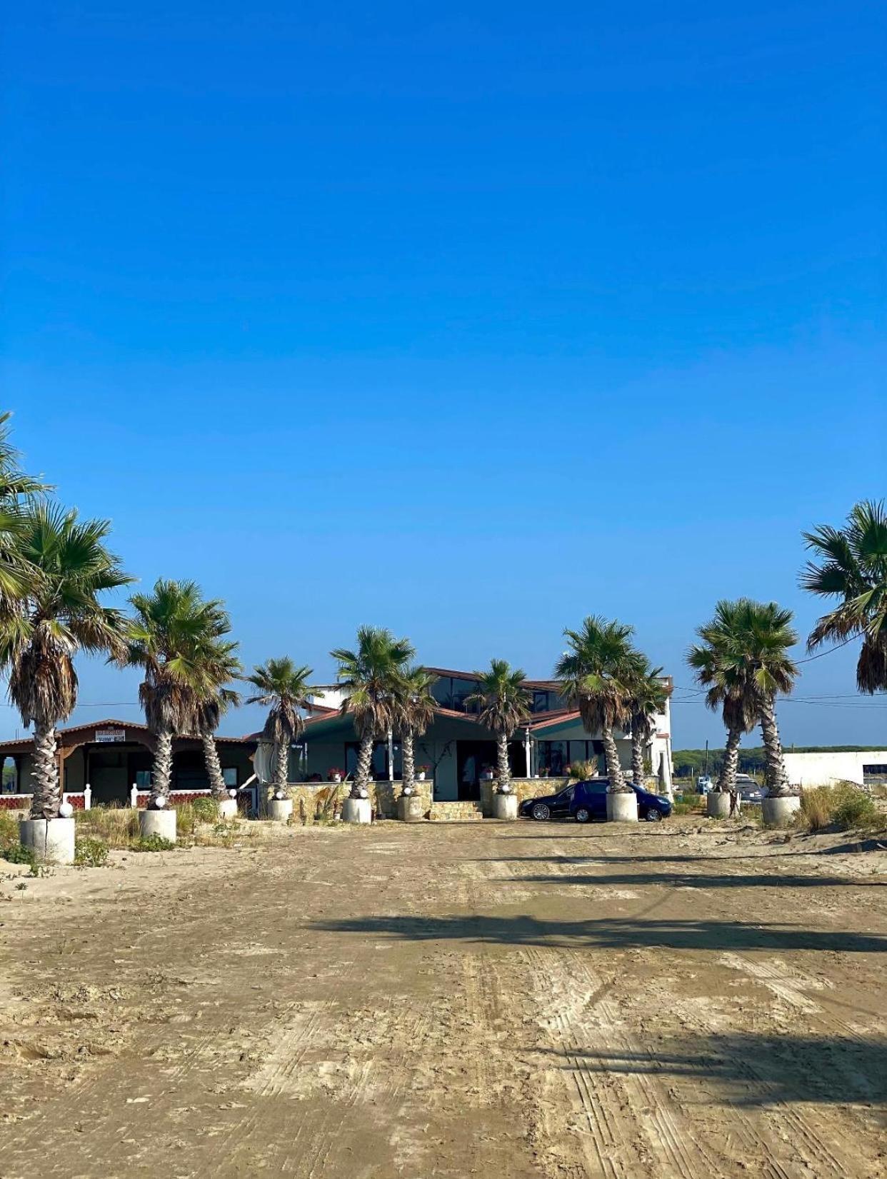 Saint Tropez Durres 호텔 Bisht Kamez 외부 사진