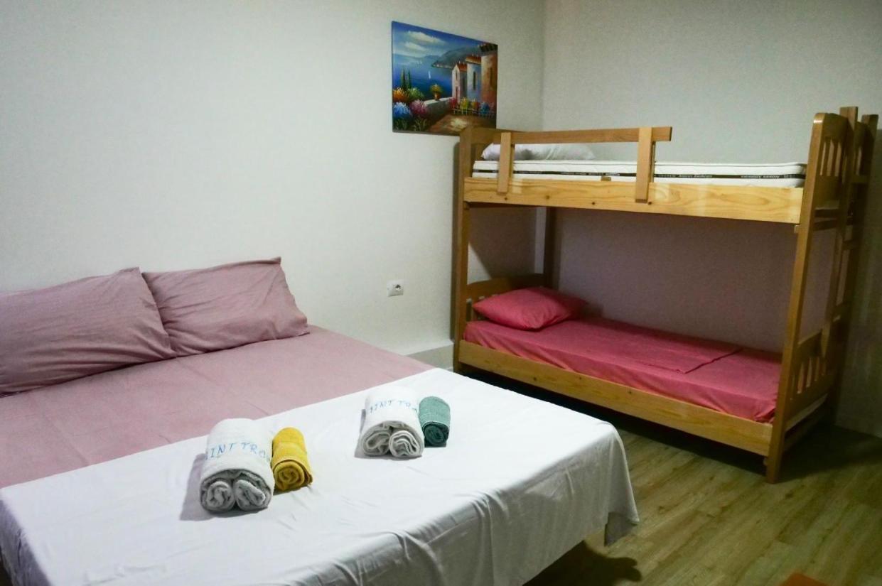 Saint Tropez Durres 호텔 Bisht Kamez 외부 사진